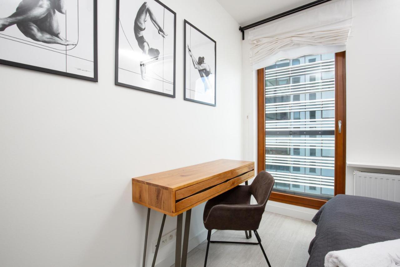 City Center Apartments Grzybowska With Parking By Noclegi Renters Βαρσοβία Εξωτερικό φωτογραφία
